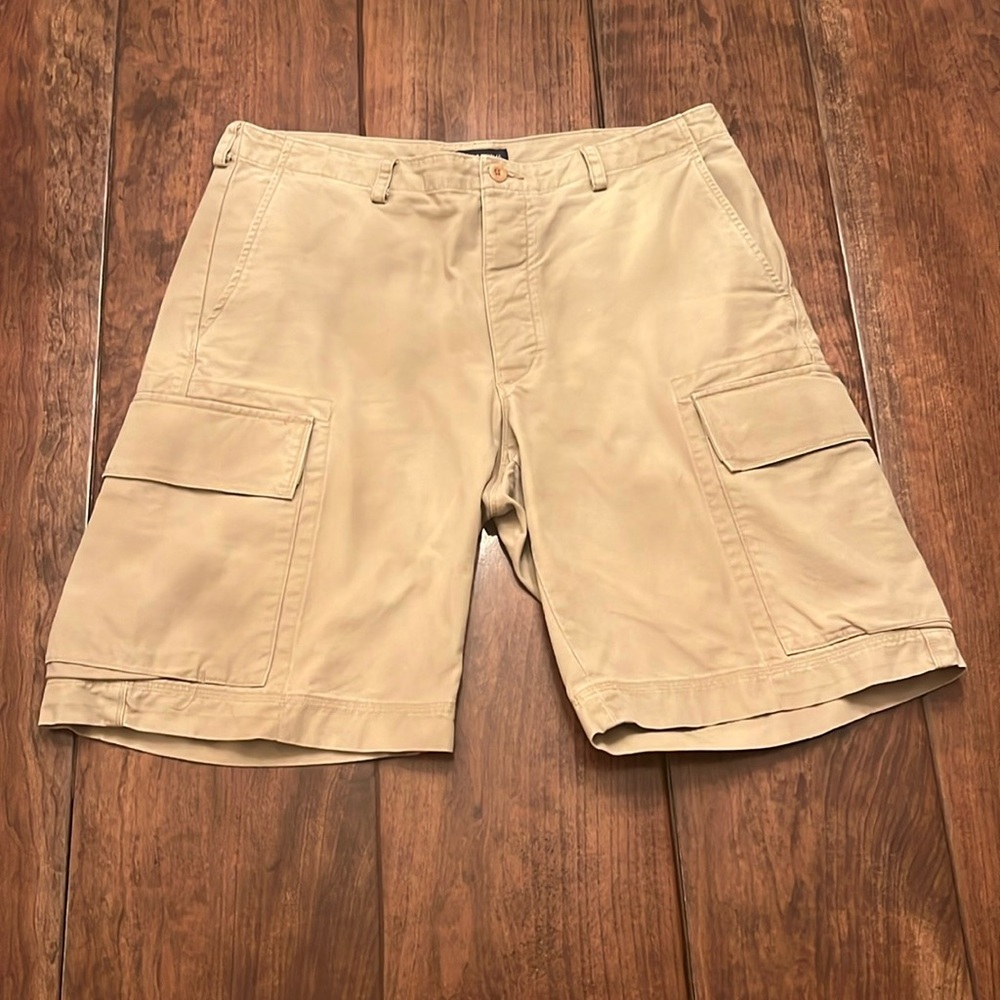 Banana Republic Men’s Size 35 waist cargo shorts w/2 front,2 back,2 side pockets